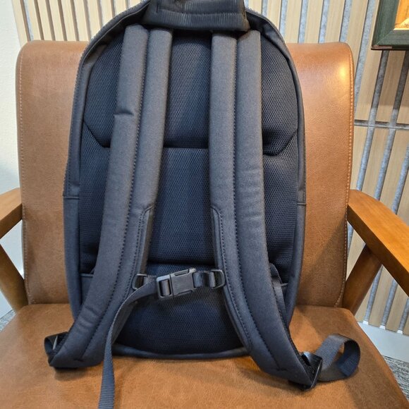 Away Active Daypack 20L - Picture 2 of 6